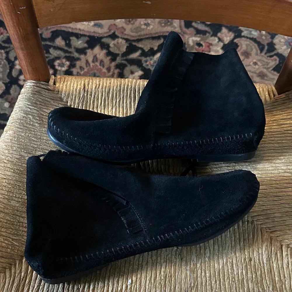 Minnetonka Black suede leather Moccasins with Decorative silver Buttons - Picture 12 of 12